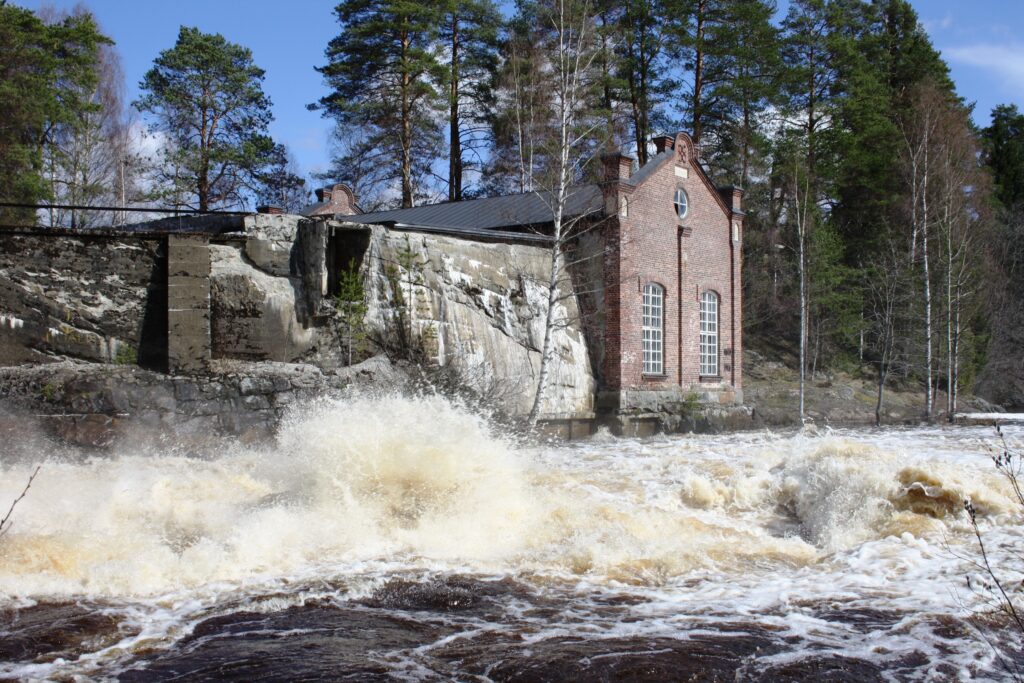 Tämän kuvan alt-attribuutti on tyhjä; Tiedoston nimi on Saarion-voimalaitosmuseo-Janisjoki-046-ML-9.5.2012-1024x683.jpg